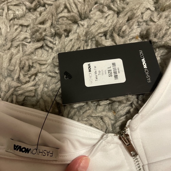 Cute fashion nova white crop top shirt - Picture 3 of 3